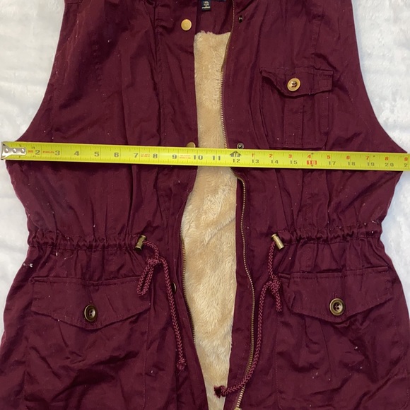 C’EST TOI MAROON CARGO UTILITY FUR LINED VEST - Picture 6 of 9